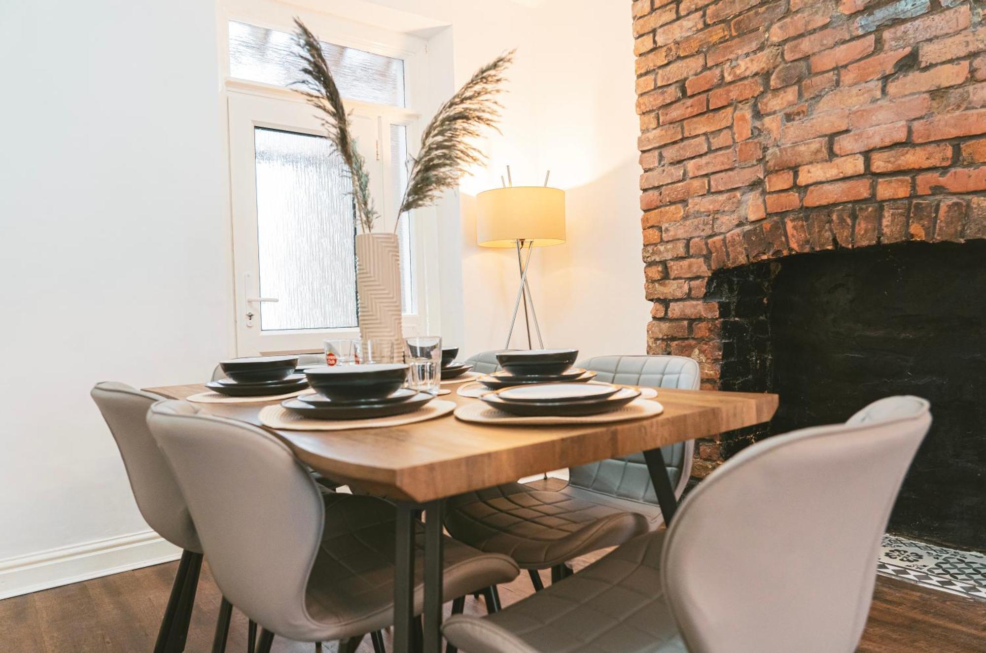 Mideyah Stays - 3 Bed Comfy House คาร์ดิฟฟ์ ภายนอก รูปภาพ