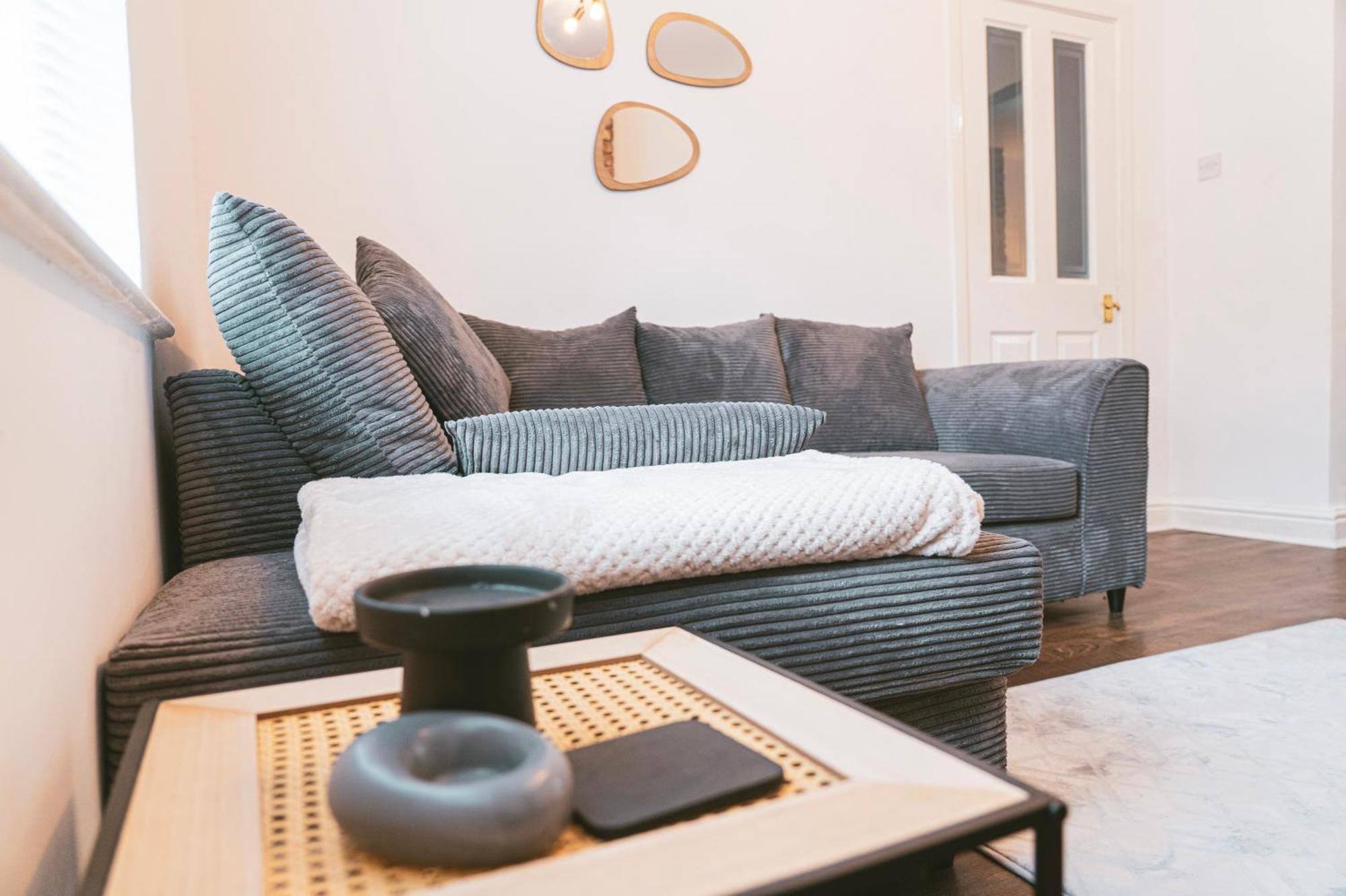 Mideyah Stays - 3 Bed Comfy House คาร์ดิฟฟ์ ภายนอก รูปภาพ