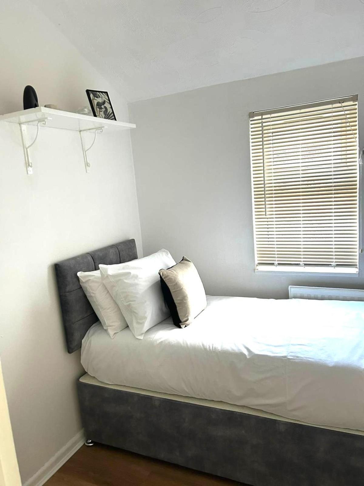 Mideyah Stays - 3 Bed Comfy House คาร์ดิฟฟ์ ภายนอก รูปภาพ