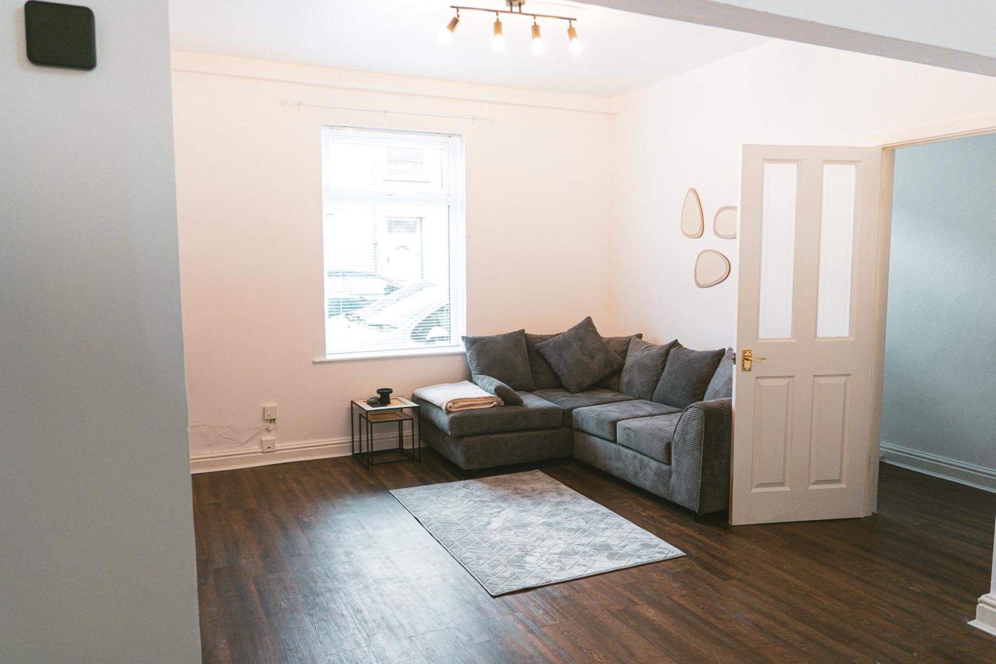 Mideyah Stays - 3 Bed Comfy House คาร์ดิฟฟ์ ภายนอก รูปภาพ
