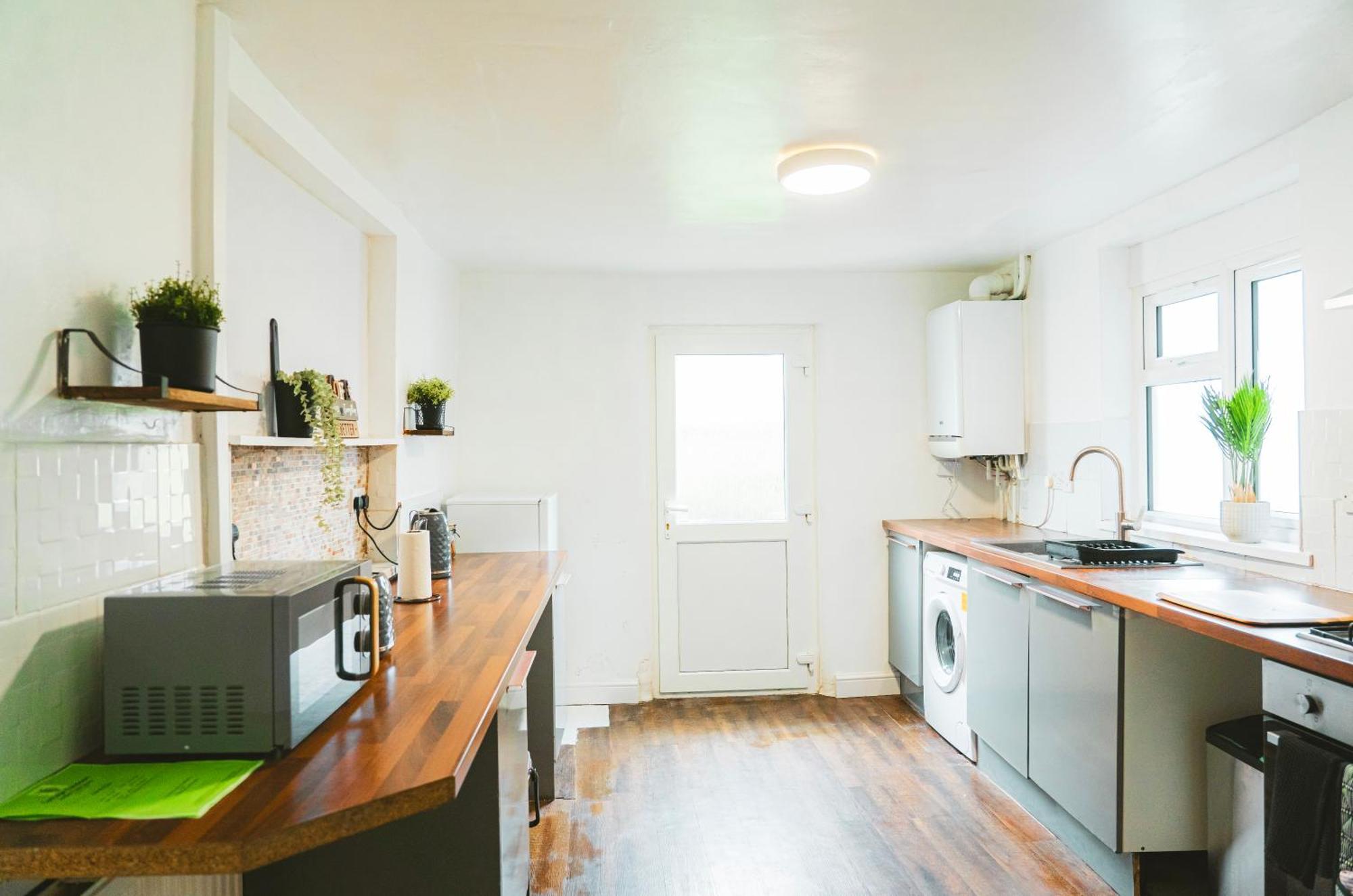 Mideyah Stays - 3 Bed Comfy House คาร์ดิฟฟ์ ภายนอก รูปภาพ