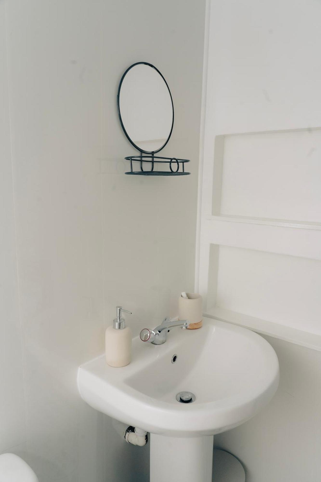 Mideyah Stays - 3 Bed Comfy House คาร์ดิฟฟ์ ภายนอก รูปภาพ